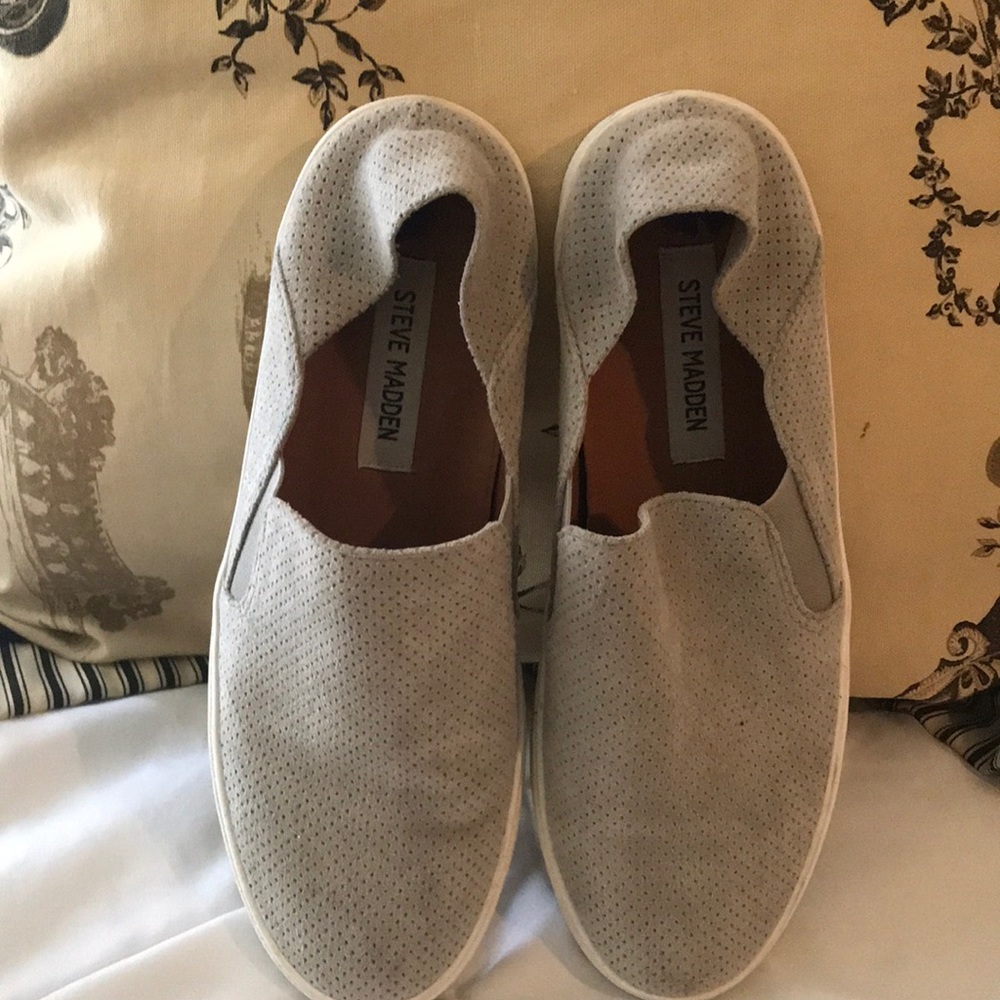 Steve Madden suede slip on 8.5. EUC